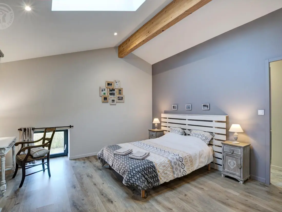 Maison de Vacances CHAZELLES-SUR-LYON 2
