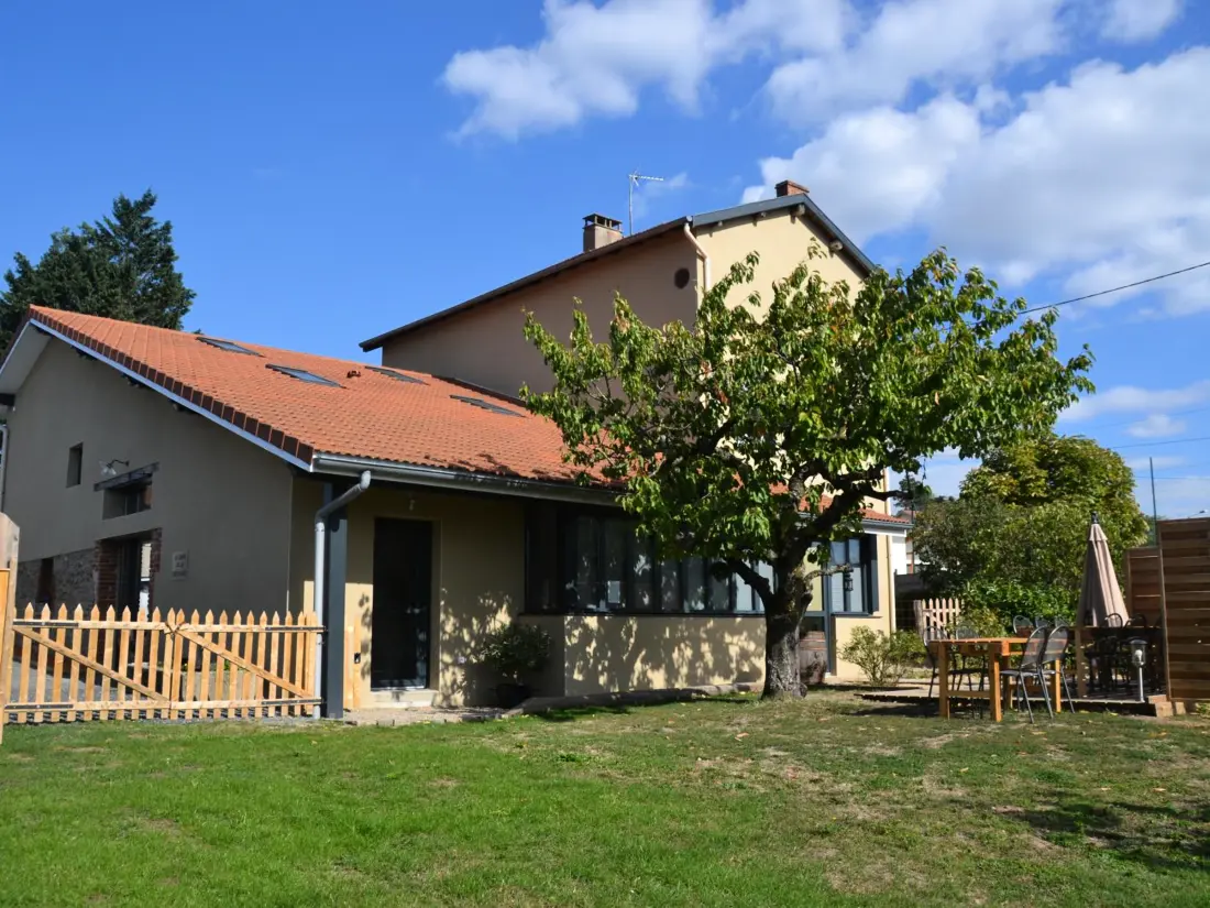 Maison de Vacances CHAZELLES-SUR-LYON 2