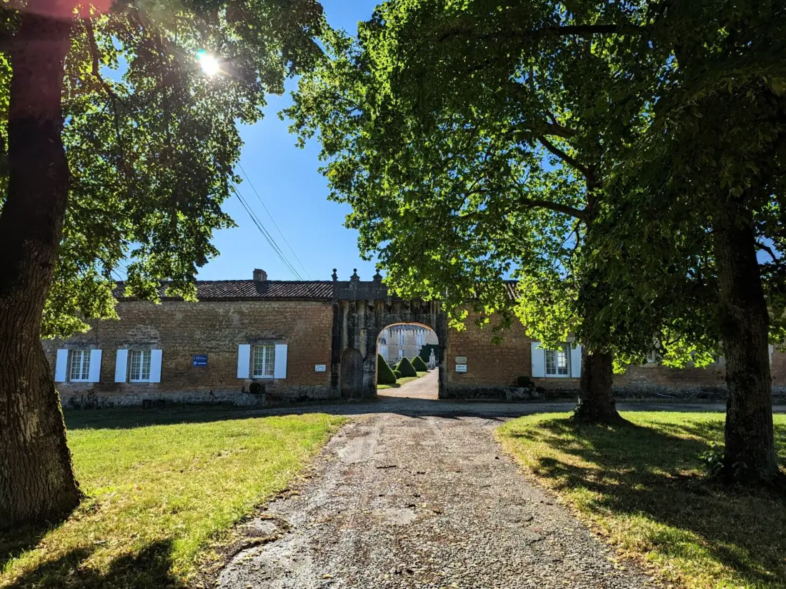 Maison de Vacances Cherves-Richemont 2