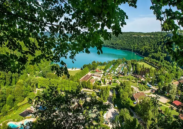 Camping Domaine de Chalain**** | Location Doucier
