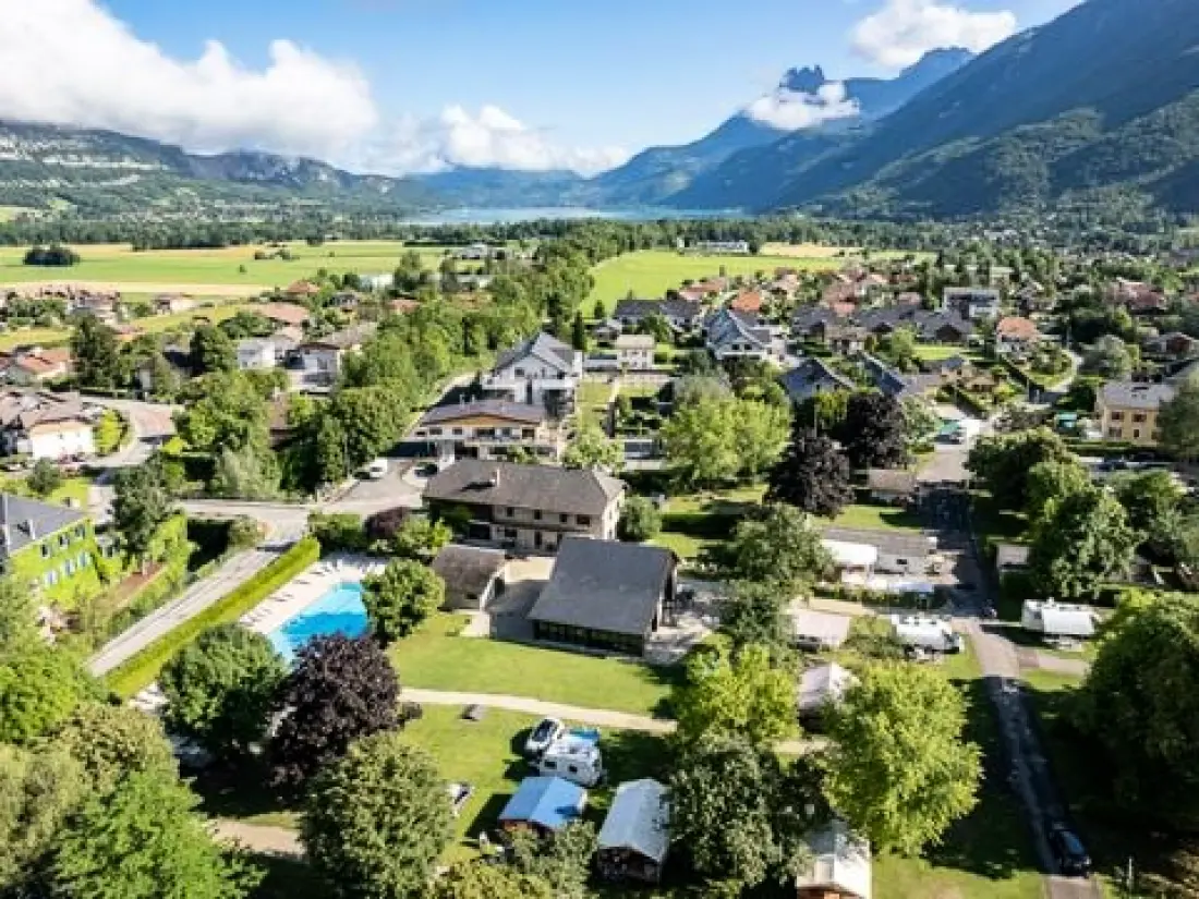 Camping Romanée - La Ferme De La Serraz 5 étoiles★★★★★