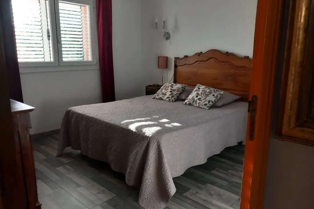 Maison Avec Piscine Privée à Entraigues
