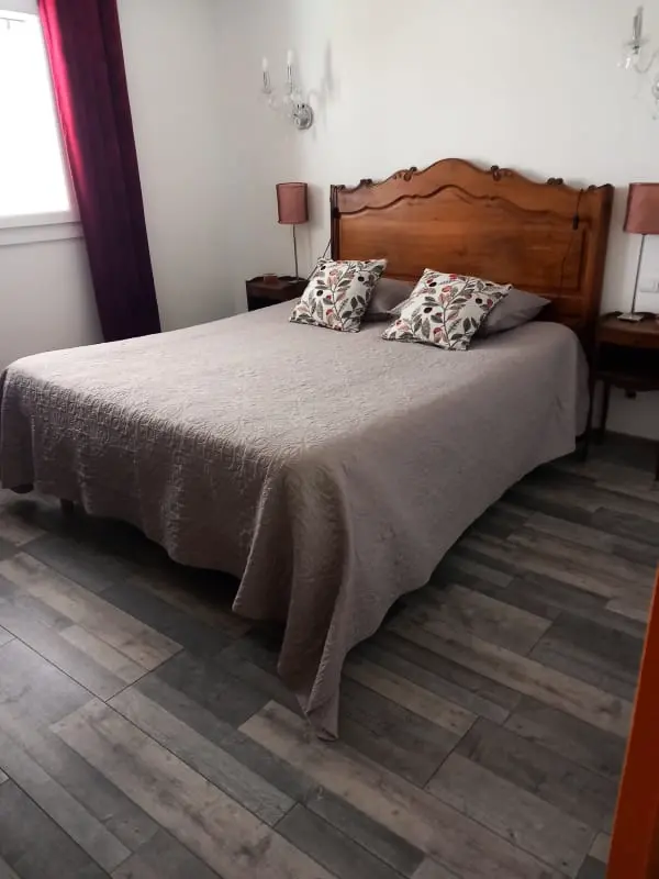 Maison Avec Piscine Privée à Entraigues