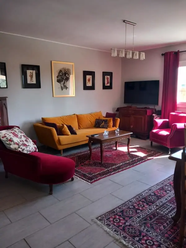 Maison Avec Piscine Privée à Entraigues