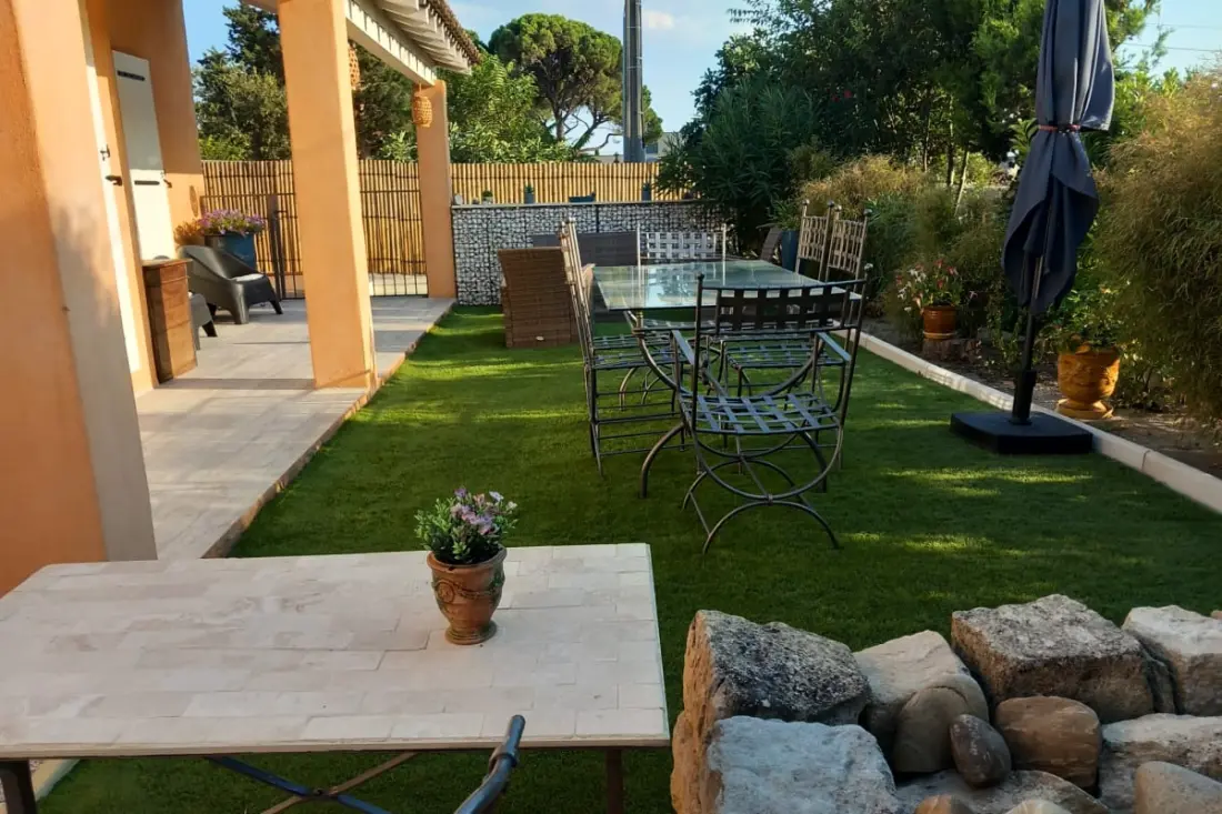 Maison Avec Piscine Privée à Entraigues