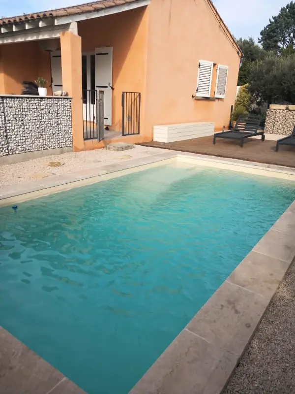 Maison Avec Piscine Privée à Entraigues