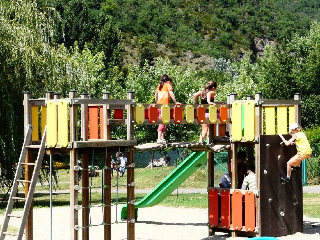 Ushuaïa Villages - Camping Le Port de Lacombe 3 étoiles★★★