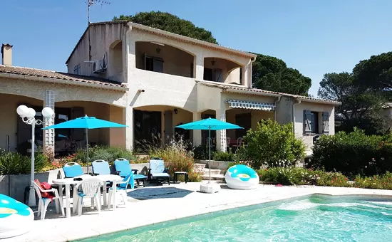 Appartement avec piscine dans un quartier calme à Fréjus