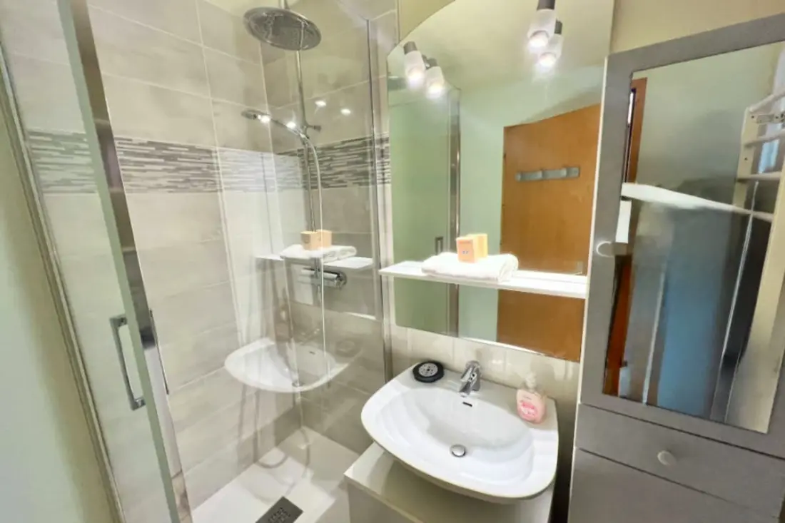 Appartement Douillet Avec Vue Sur Le Lac