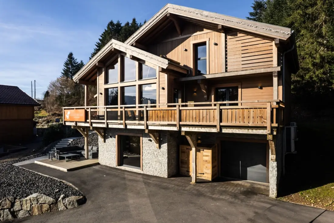 ✨ Chalet Les Écureuils – Piscine Intérieure, Spa, Sauna &amp; Hammam – 12 Pers.