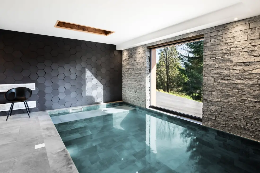 ✨ Chalet Les Écureuils – Piscine Intérieure, Spa, Sauna &amp; Hammam – 12 Pers.