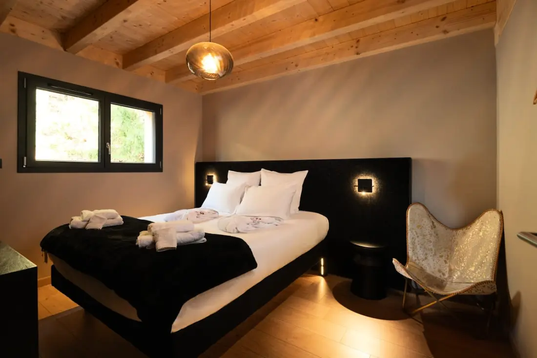 ✨ Chalet Les Écureuils – Piscine Intérieure, Spa, Sauna &amp; Hammam – 12 Pers.