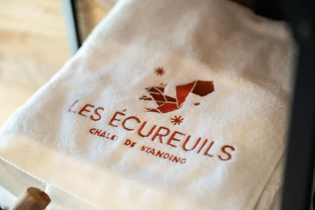 ✨ Chalet Les Écureuils – Piscine Intérieure, Spa, Sauna &amp; Hammam – 12 Pers.