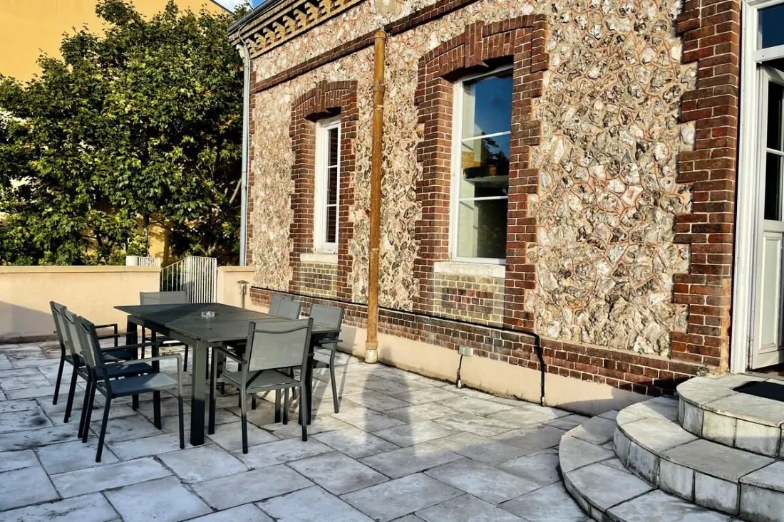 Julie : Beau F6 4 étoiles★★★★rénové 4 étoiles★★★★terrasse 4 étoiles★★★★parking 4 étoiles★★★★rouen