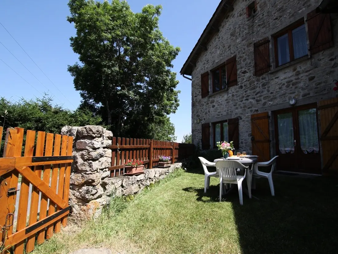 Maison de Vacances Jullianges 2