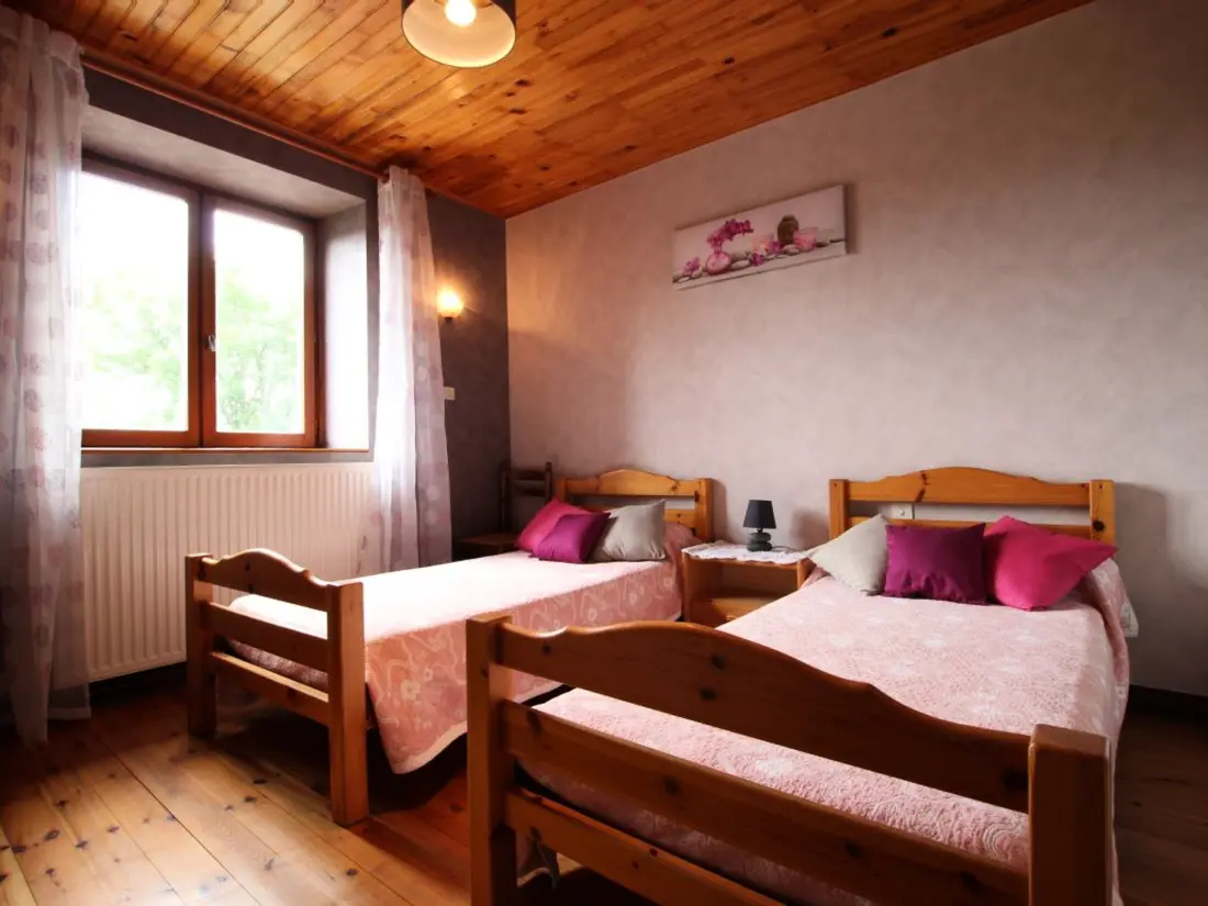 Maison de Vacances Jullianges 2