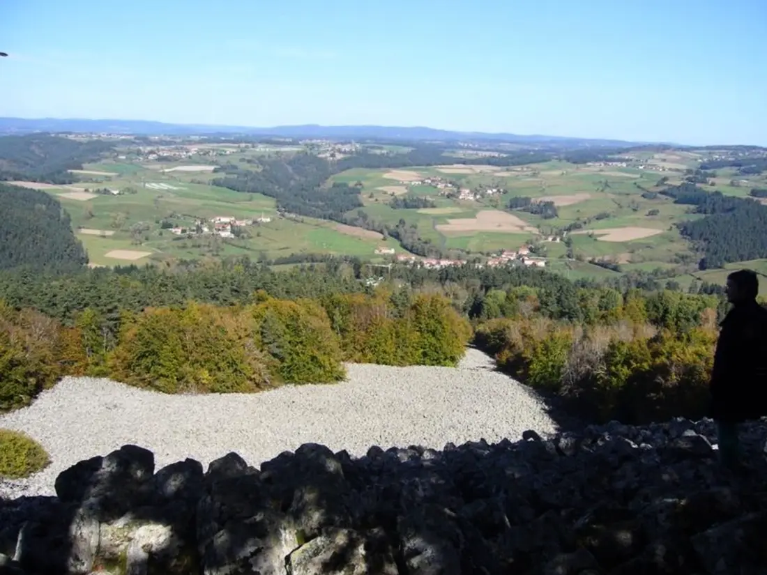 Maison de Vacances Jullianges 3