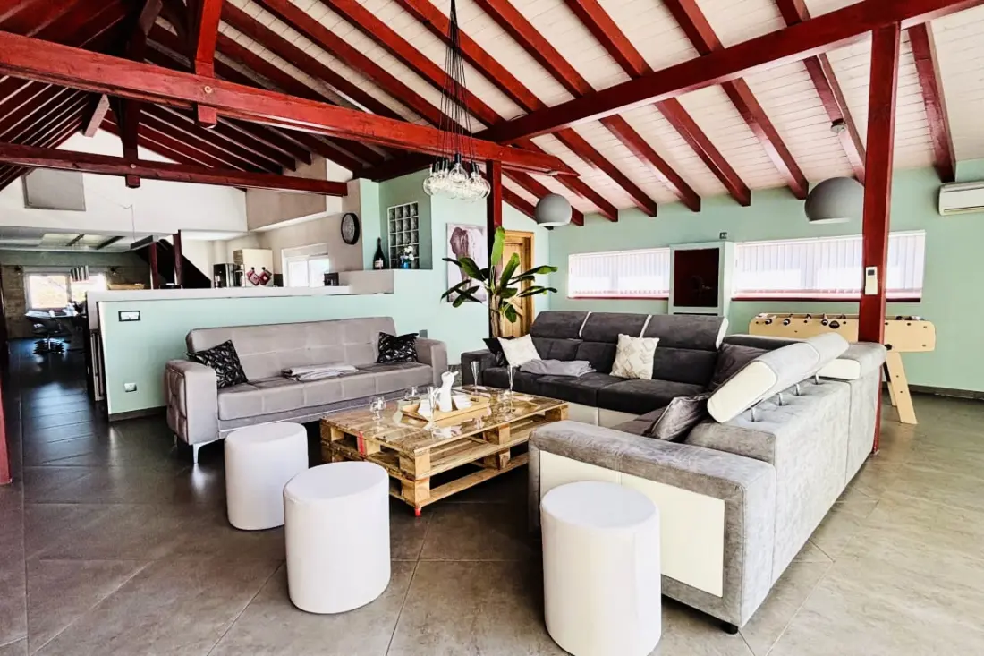 Maison 250m² - 11 Personnes - Avec Belle Terrasse!