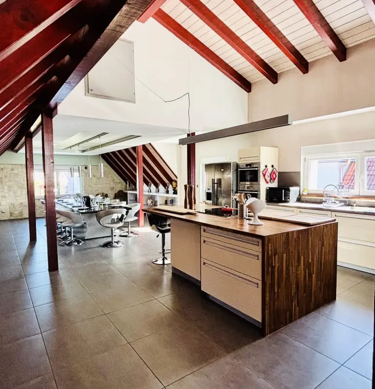 Maison 250m² - 11 Personnes - Avec Belle Terrasse!