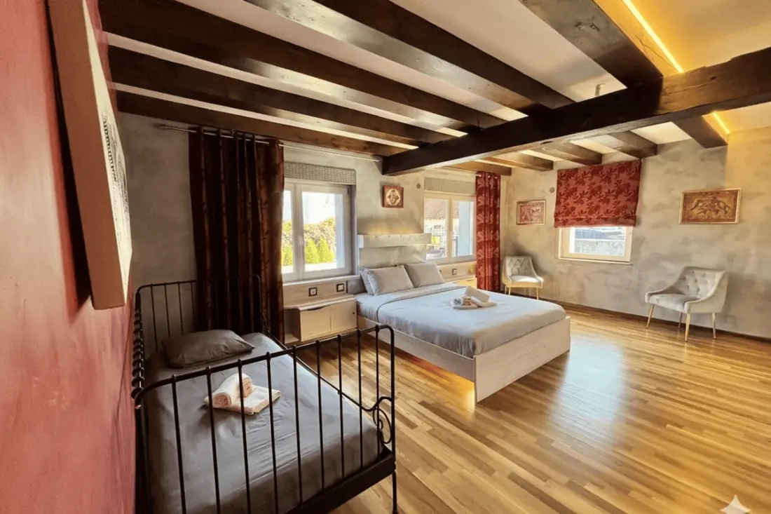 Maison 250m² - 11 Personnes - Avec Belle Terrasse!