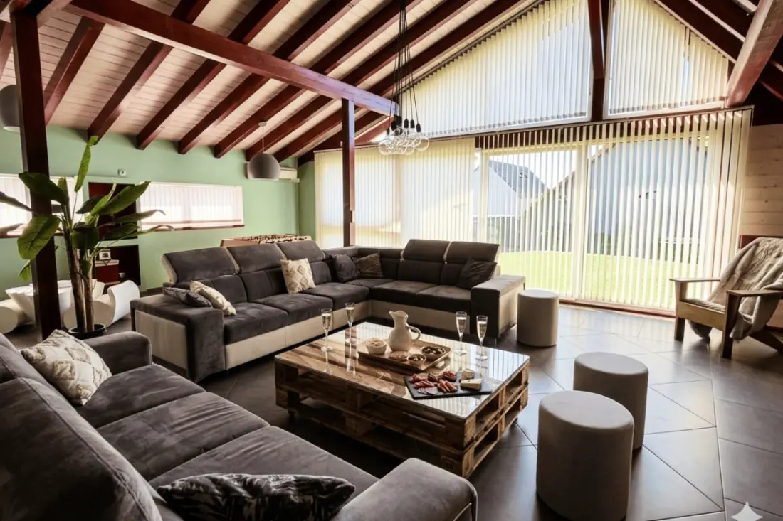 Maison 250m² - 11 Personnes - Avec Belle Terrasse!