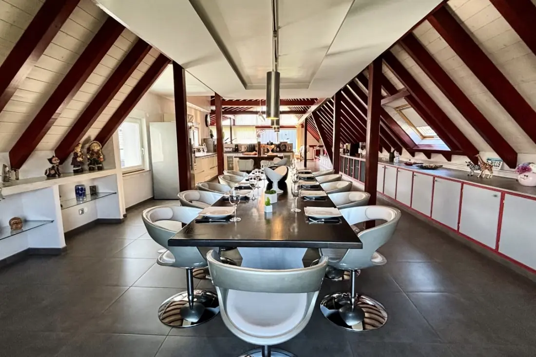 Maison 250m² - 11 Personnes - Avec Belle Terrasse!