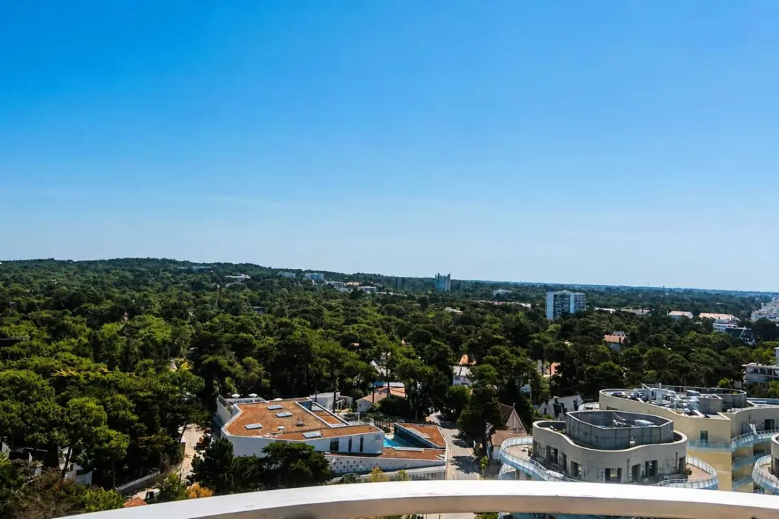 Appartement Avec Balcon Et Parking à La Baule