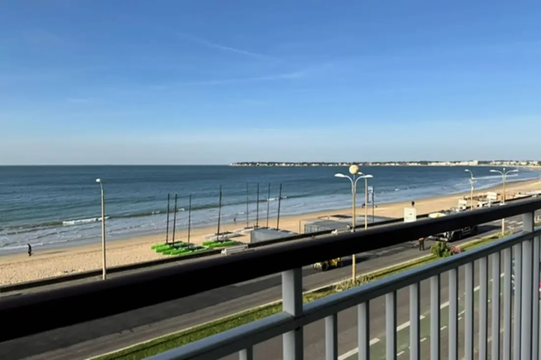 Bel Appartement Avec Balcon Et Parking à La Baule
