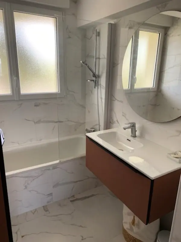 Bel Appartement Avec Balcon Et Parking à La Baule