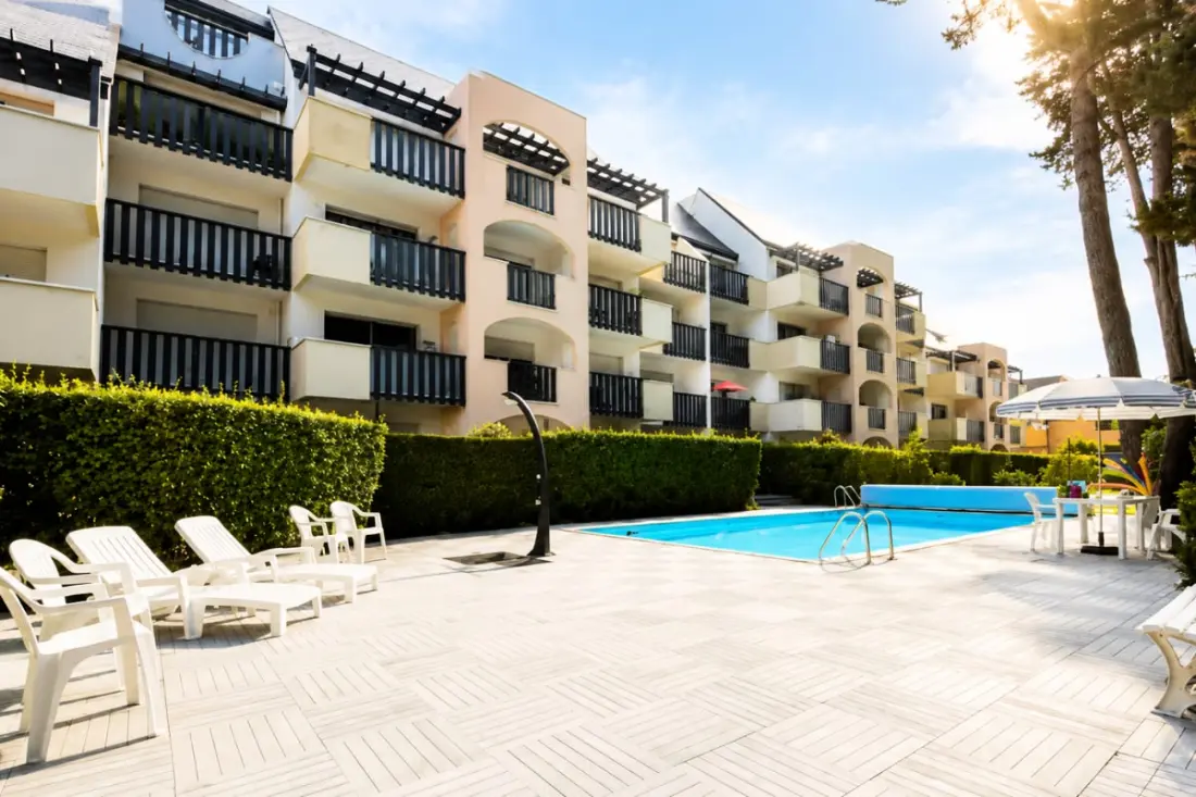 Piscine, 3 Balcons &amp; Parking