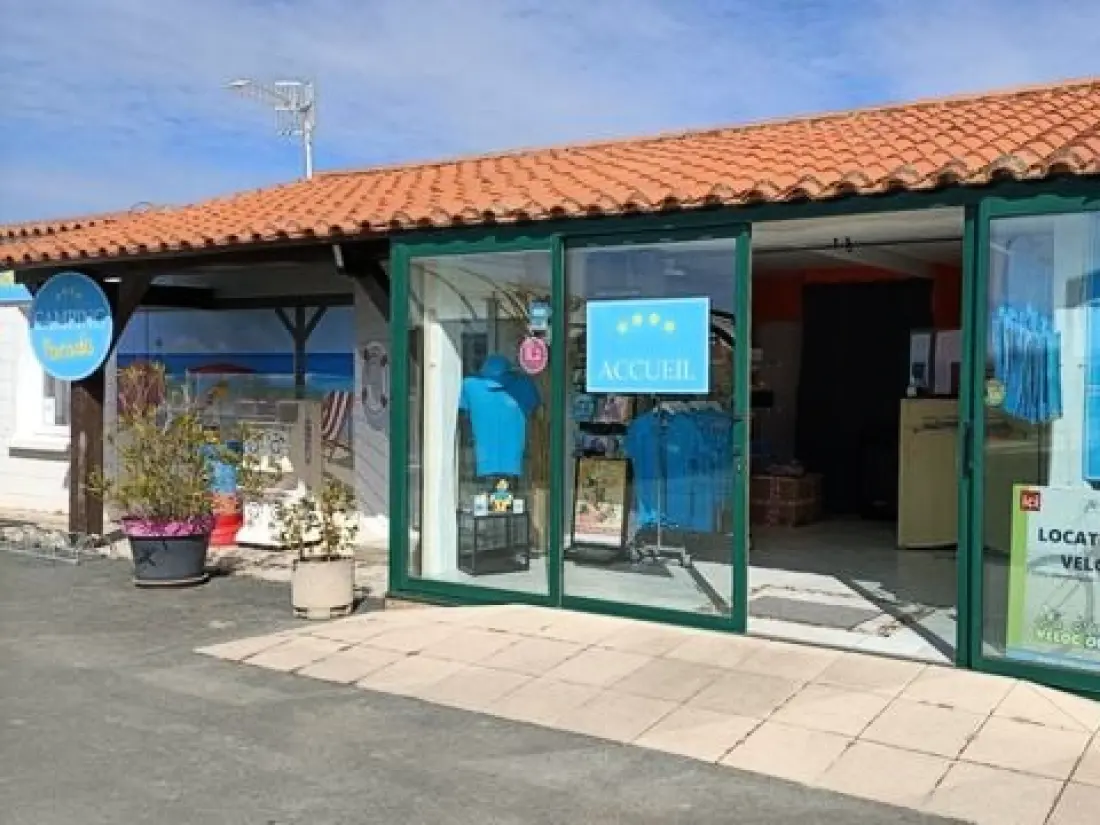 Camping Paradis - Le Grand R  4 étoiles★★★★