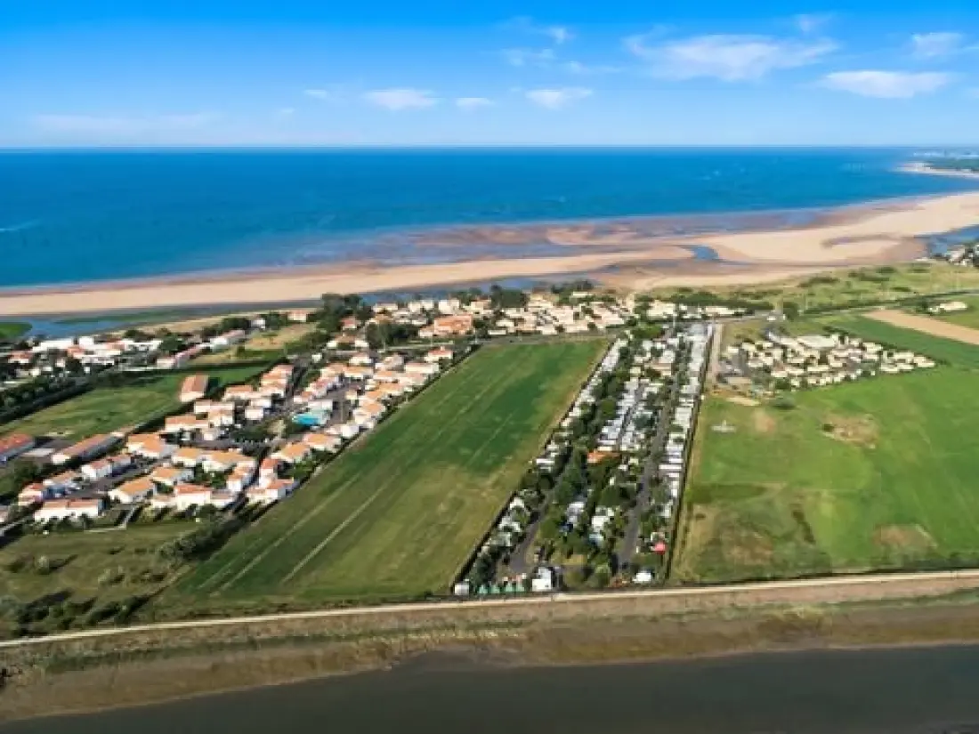 Camping Paradis - Le Grand R  4 étoiles★★★★