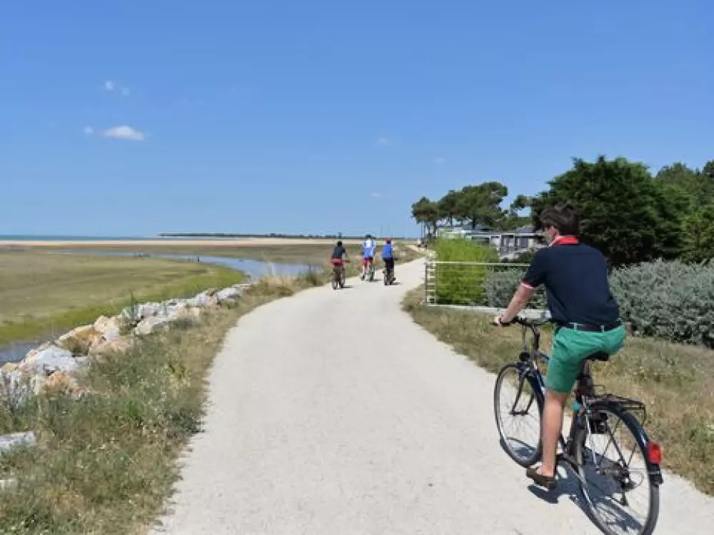 Camping Le Pavillon Bleu  3 étoiles★★★