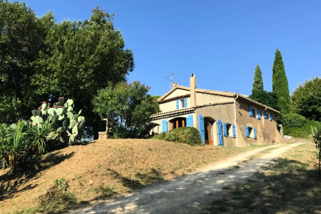 Maison Charmante à La Garde Freinet Avec Jardin