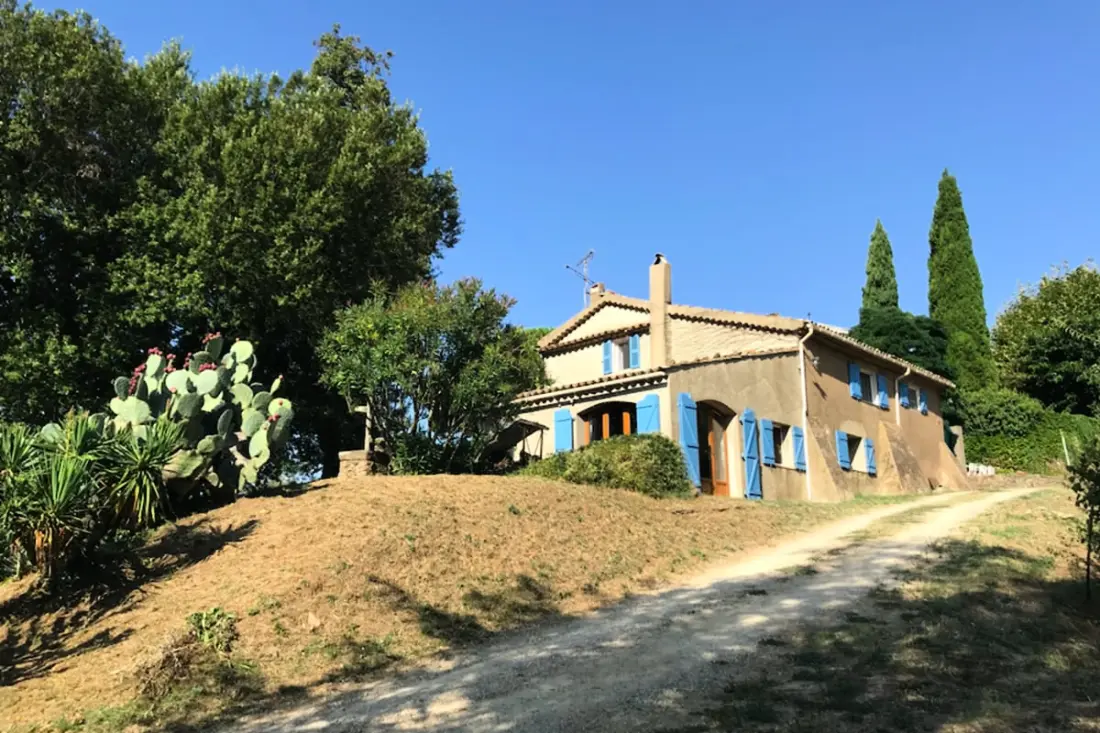 Maison Charmante à La Garde Freinet Avec Jardin