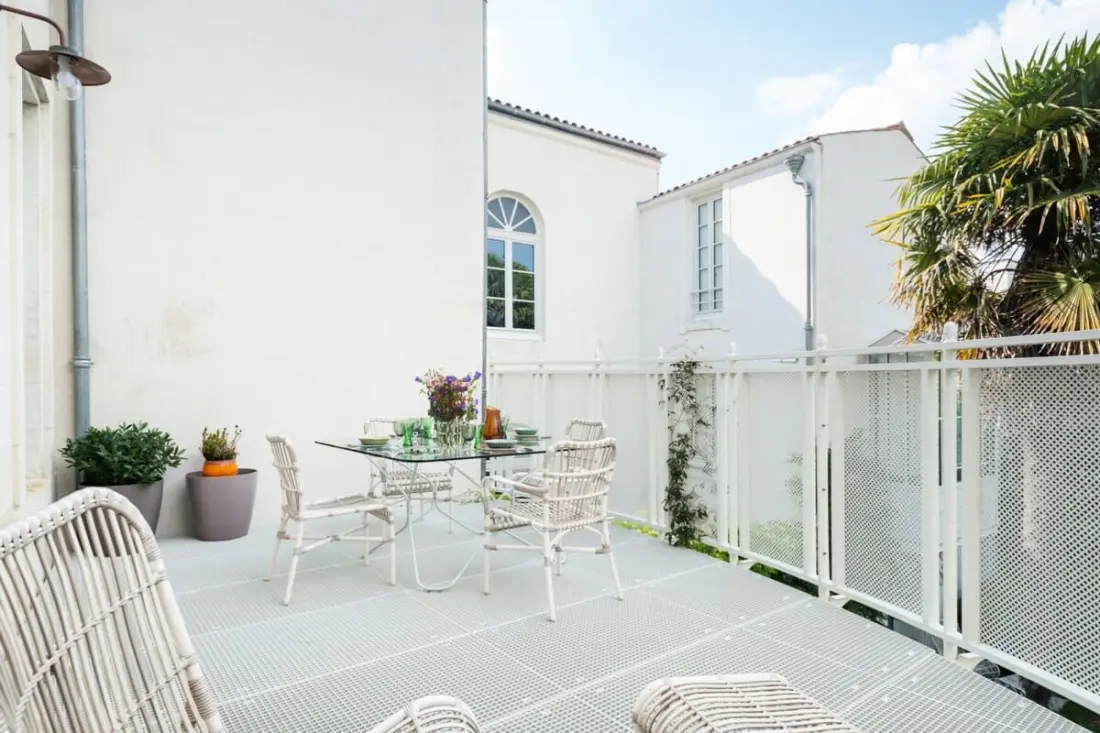 Maison D'artiste Avec Terrasse Au-dessus Du Jardin