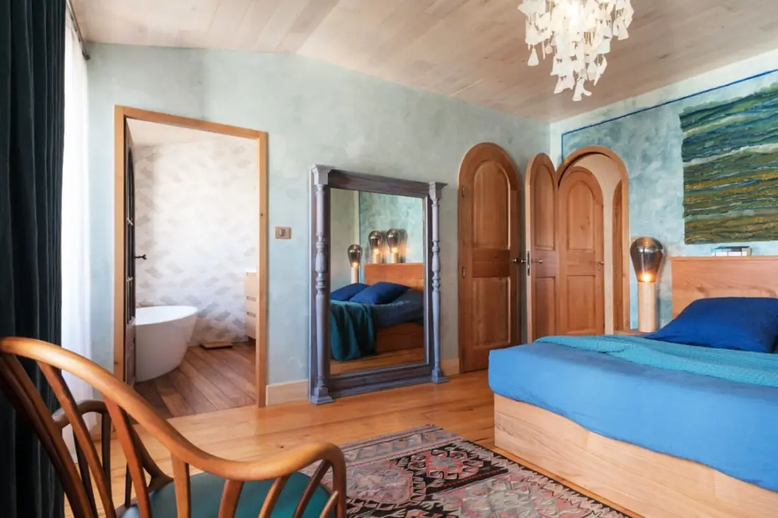 Maison D'artiste Avec Terrasse Au-dessus Du Jardin