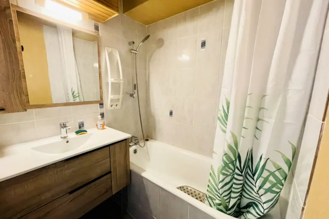 Beau 28m² Avec Superbe Vue à La Salle Les Alpes