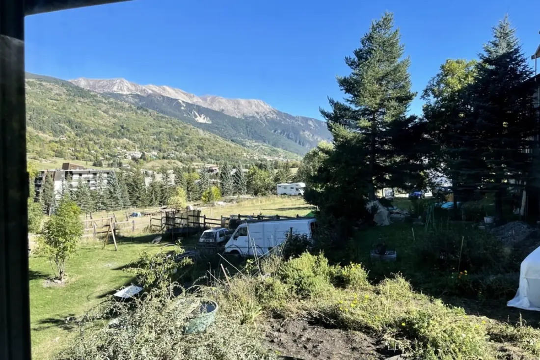 Maison Rustique Avec Vue Sur La Montagne