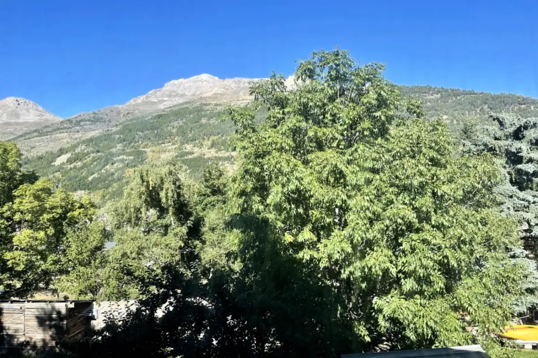 Maison Rustique Avec Vue Sur La Montagne