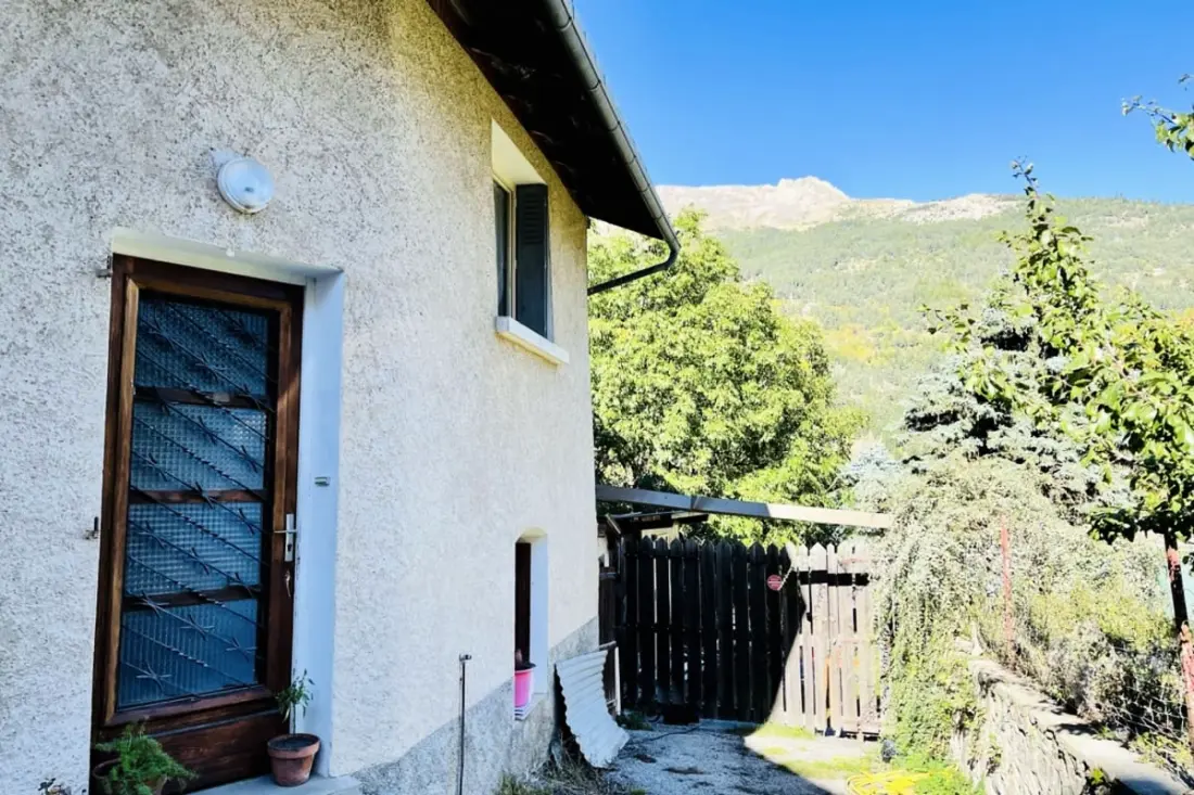 Maison Rustique Avec Vue Sur La Montagne
