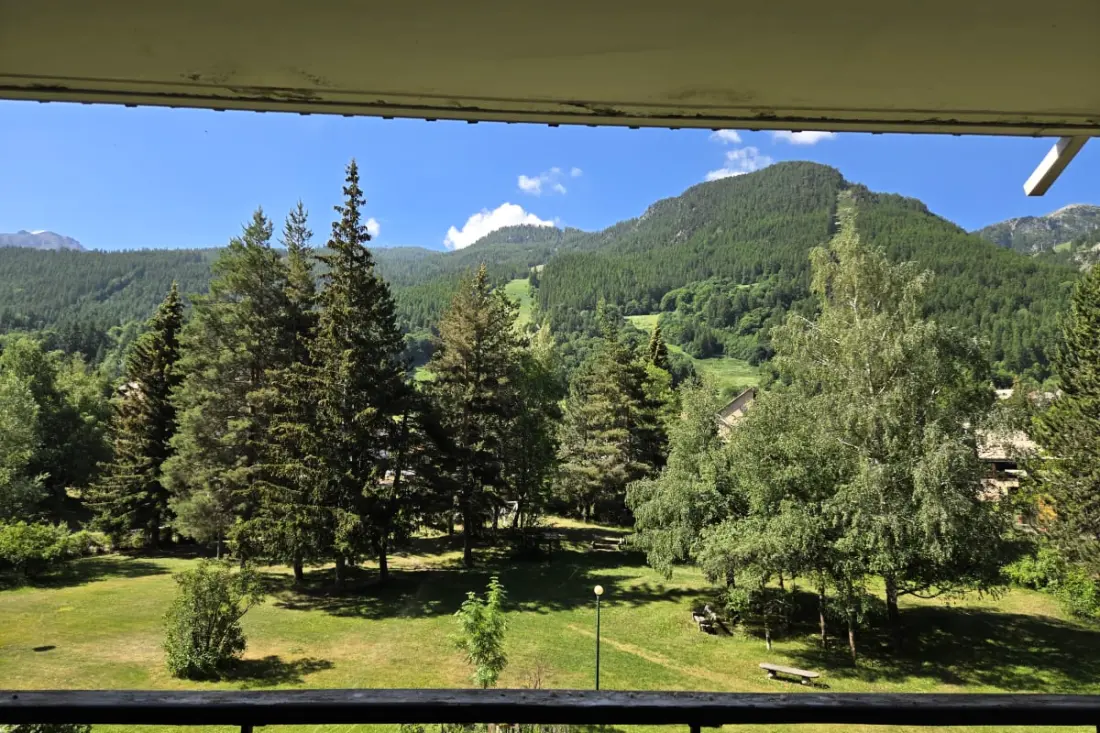 Studio Balcon Et Vue Montagne à La Salle-les-alpes