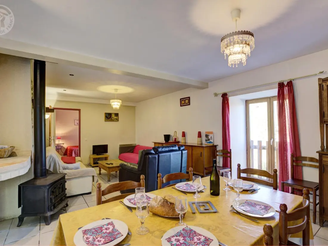 Maison de Vacances LA TERRASSE-SUR-DORLAY 2