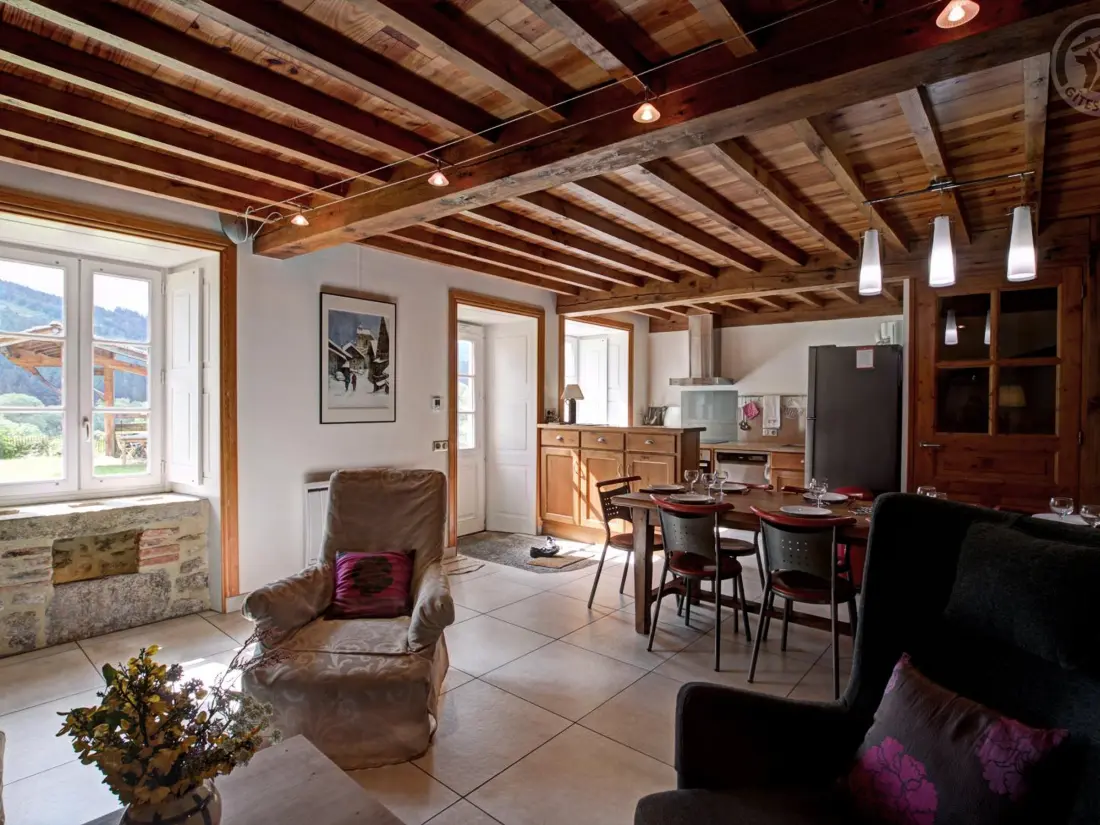 Maison de Vacances LA VALLA-SUR-ROCHEFORT