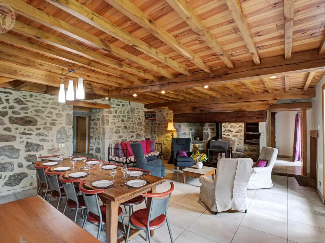 Maison de Vacances LA VALLA-SUR-ROCHEFORT