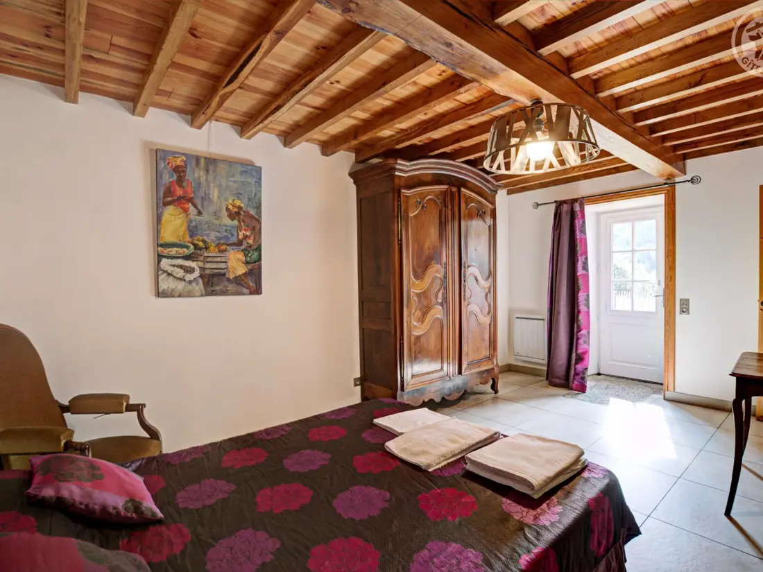 Maison de Vacances LA VALLA-SUR-ROCHEFORT
