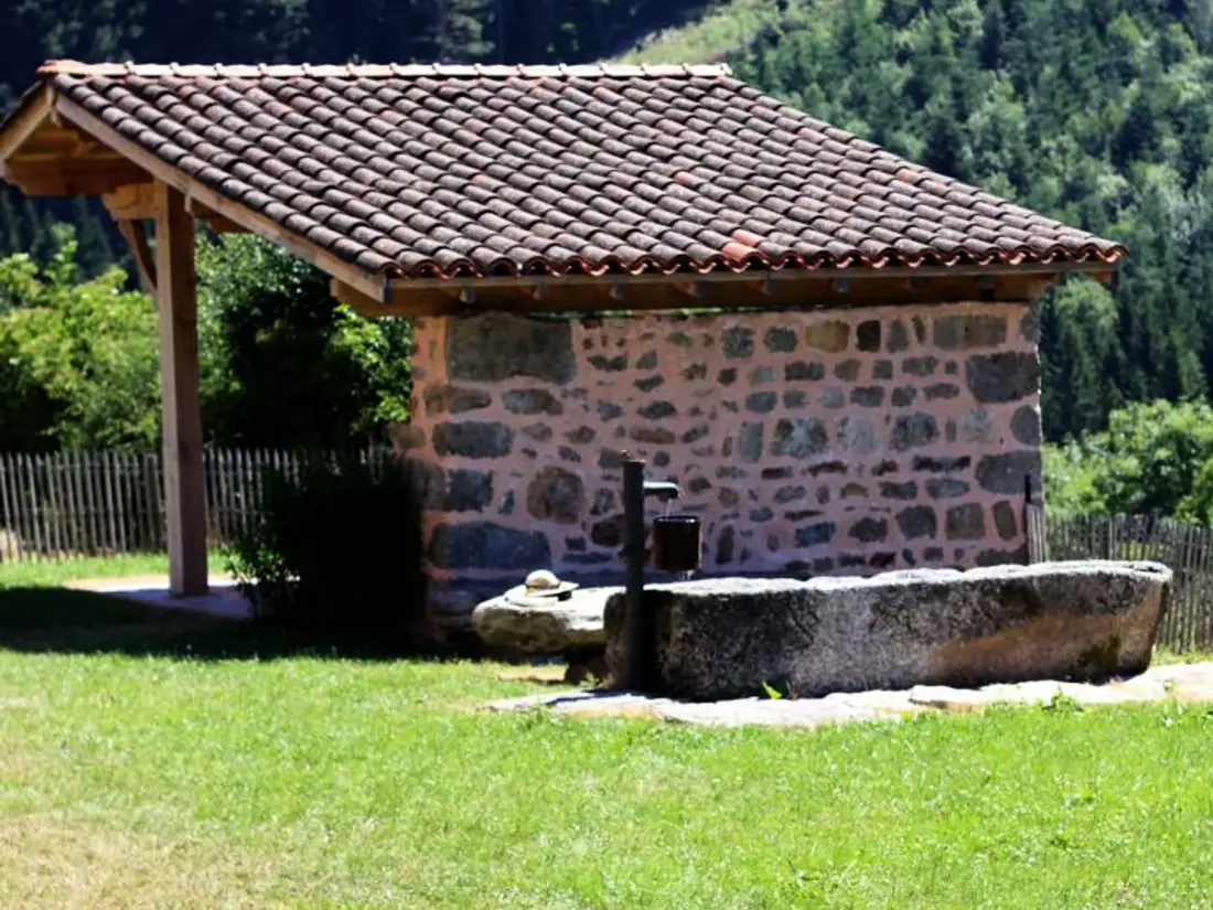 Maison de Vacances LA VALLA-SUR-ROCHEFORT