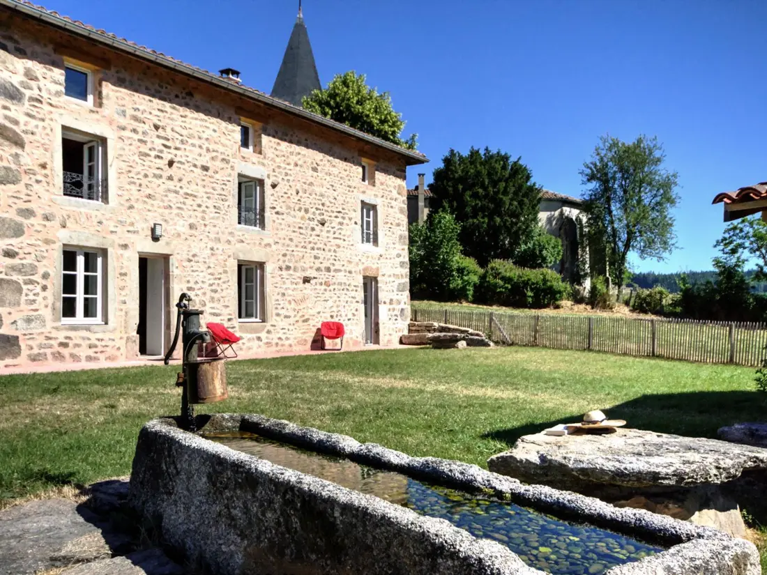 Maison de Vacances LA VALLA-SUR-ROCHEFORT
