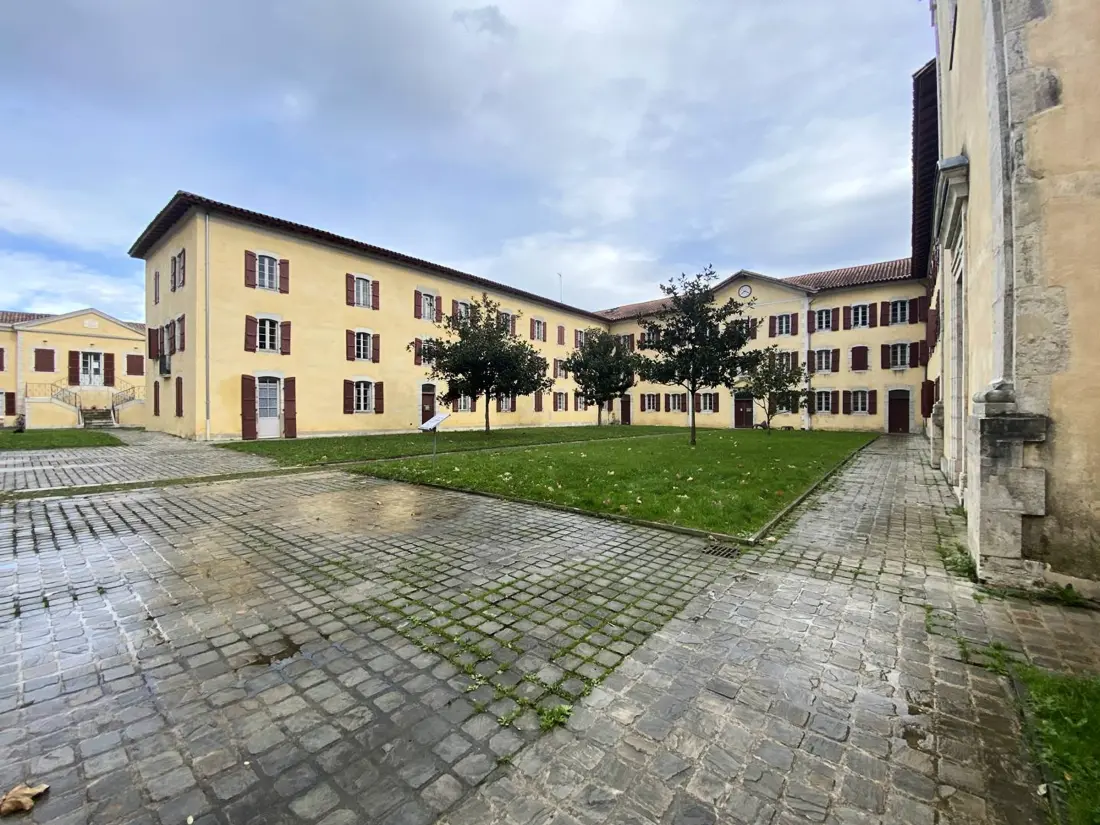 Location de Vacances LARRESSORE 11