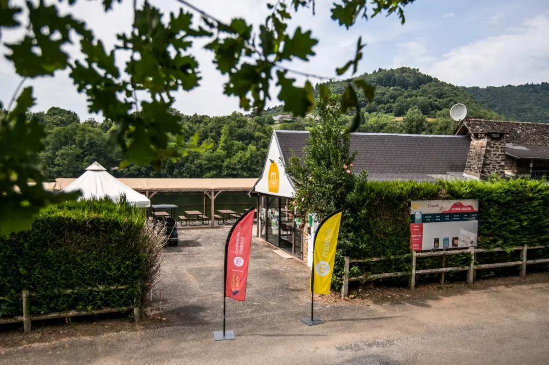 Camping maeva Escapades Le Lac Laval-de-Cère 3 étoiles★★★